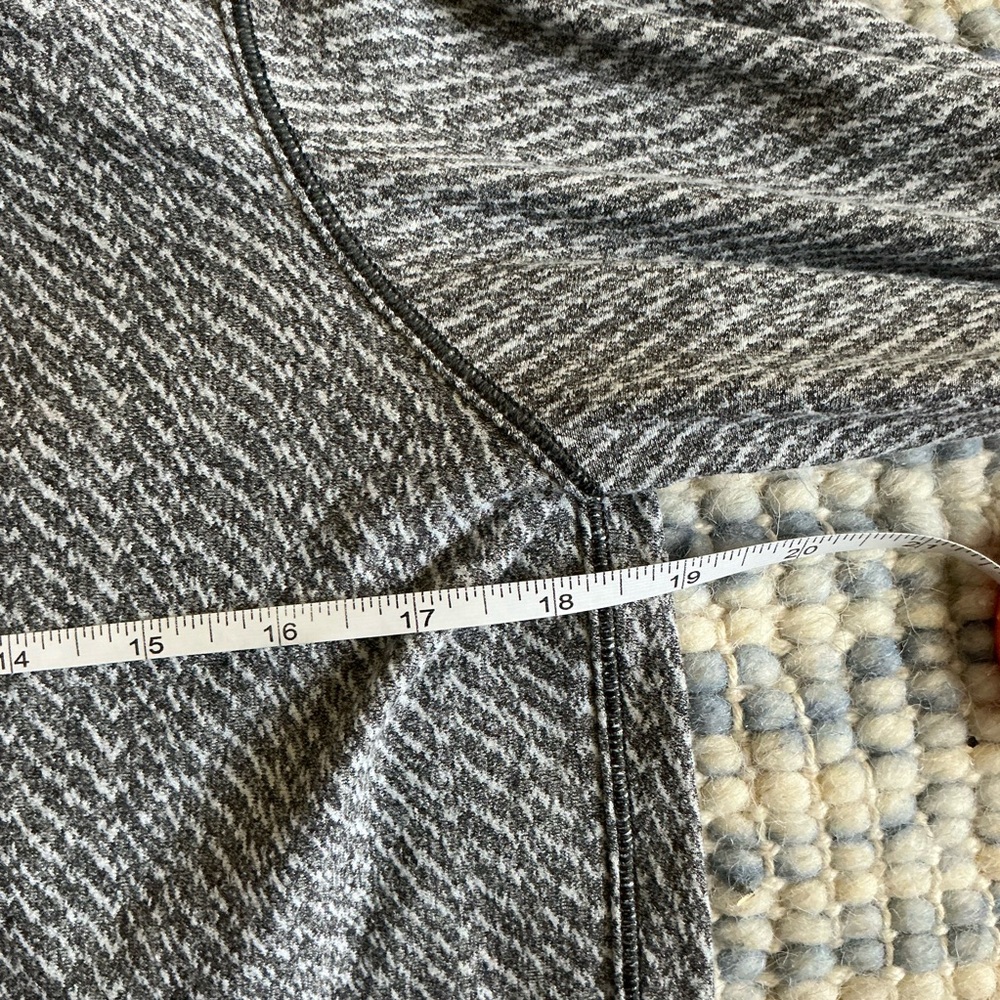 Lululemon Athletica Gray Patterned Top Herringbon… - image 4